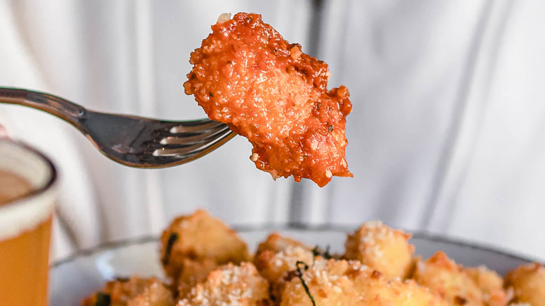 Tater tot with tomato-bacon jam