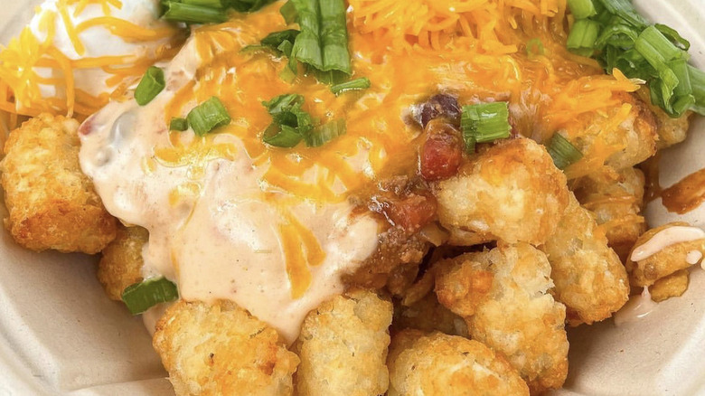 Tater tot nachos