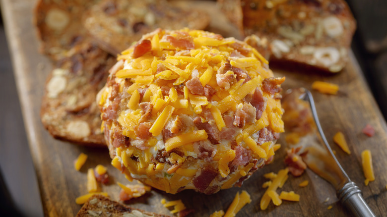 bacon and cheddar cheese ball