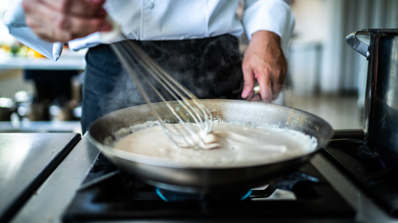 beurre blanc in sauce pan