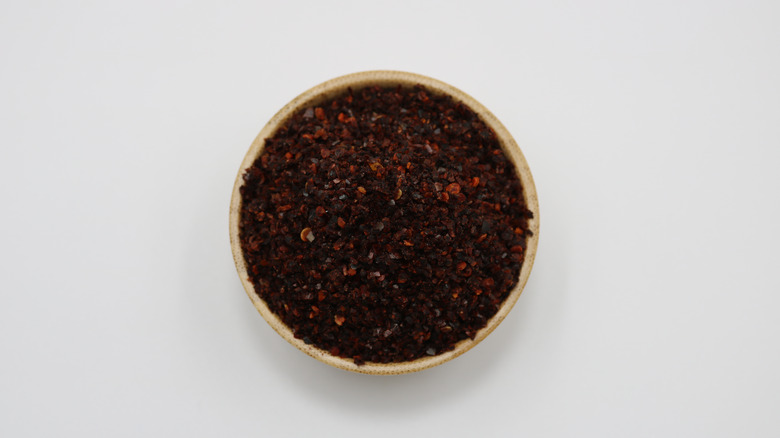 isot pepper in a bowl