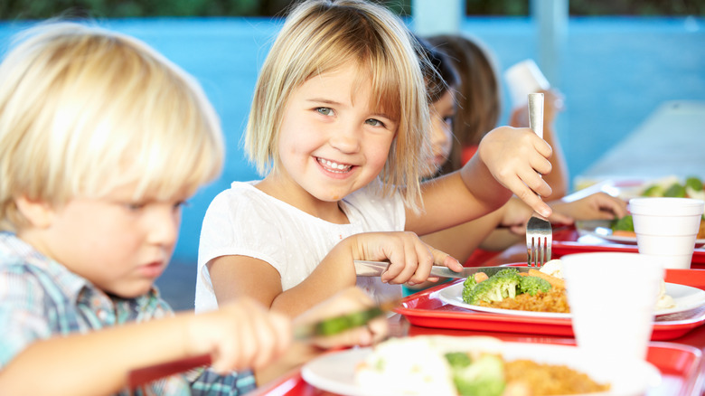 students eating healthy school lunches