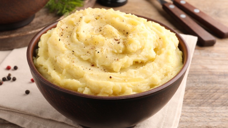 bowl mashed potatoes