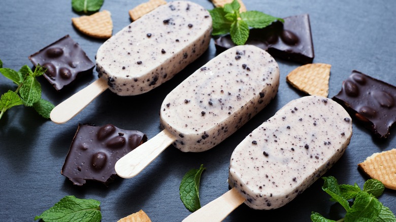 creamy chocolate and mint popsicles