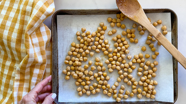 making crispy chickpeas