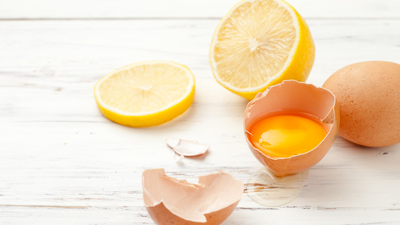 Eggs and sliced lemon