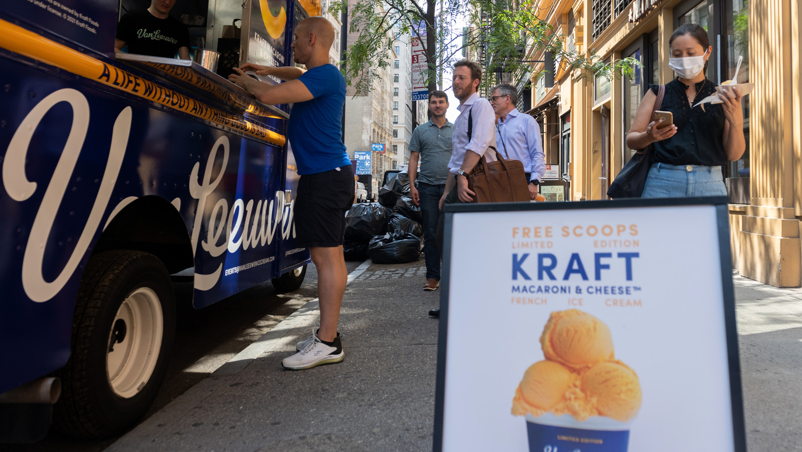 https://www.tastingtable.com/img/gallery/van-leeuwens-controversial-mac-cheese-ice-cream-is-back/l-intro-1647052048.jpg