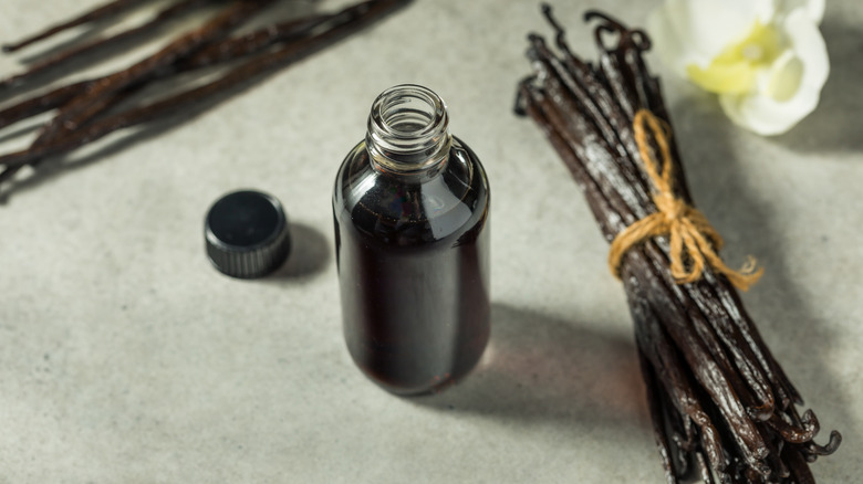 vanilla extract and vanilla beans on table