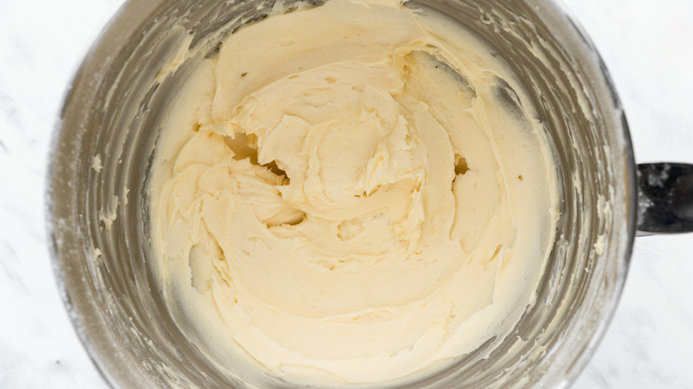 making buttercream frosting