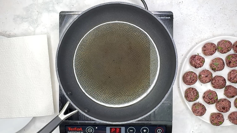 vegetable oil in frying pan