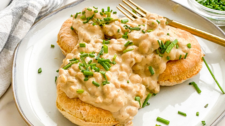 vegan biscuits and gravy