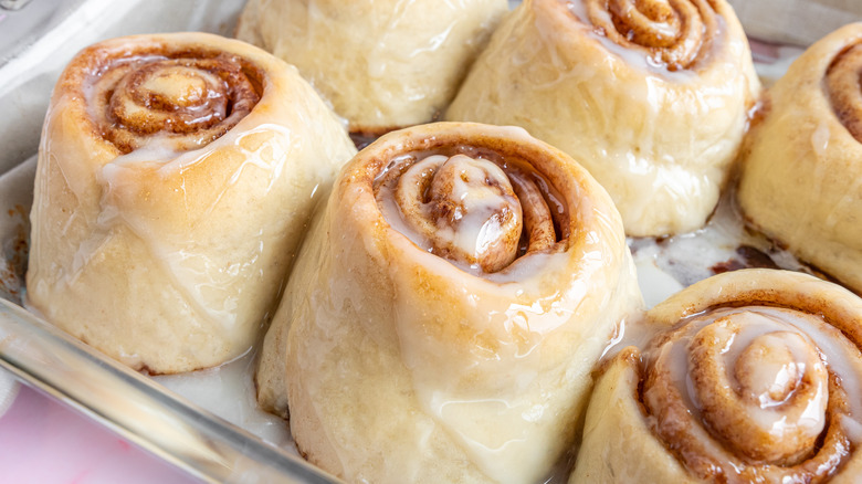 glazing vegan cinnamon rolls