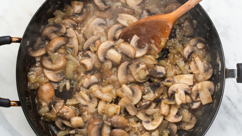 cooking mushrooms