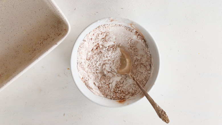powdered sugar and cornstarch in a bowl