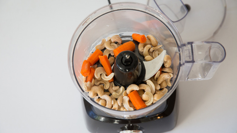 cashews and carrot in blender 