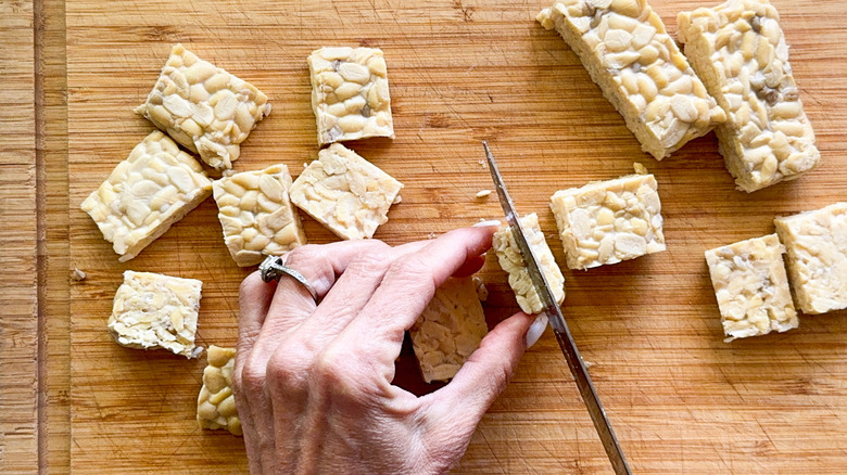 Hand slicing tempeh