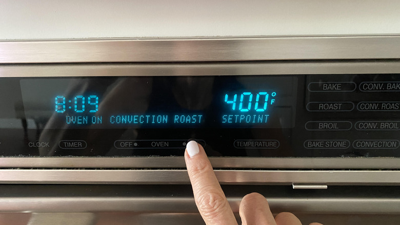 hand setting oven temperature