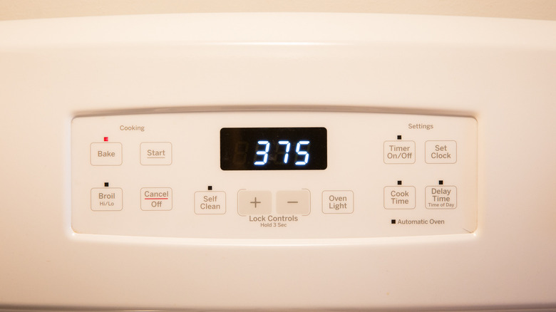 oven display showing preheat symbol