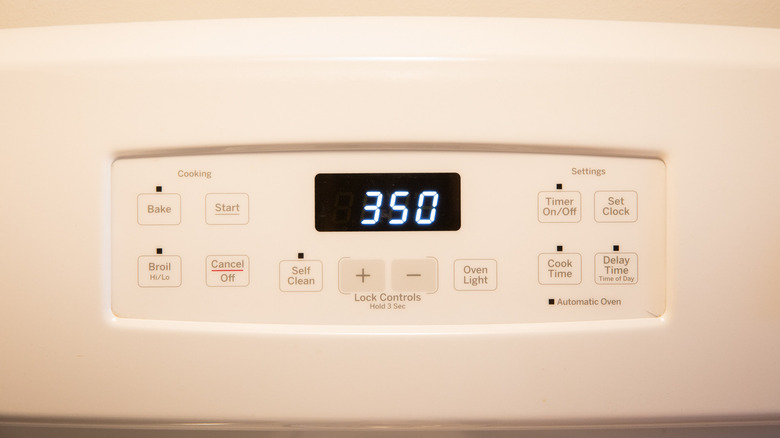 oven display showing preheat symbol