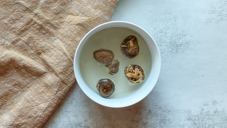 soaking mushrooms