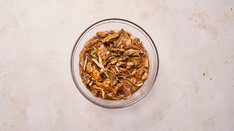 rehydrating mushrooms in water