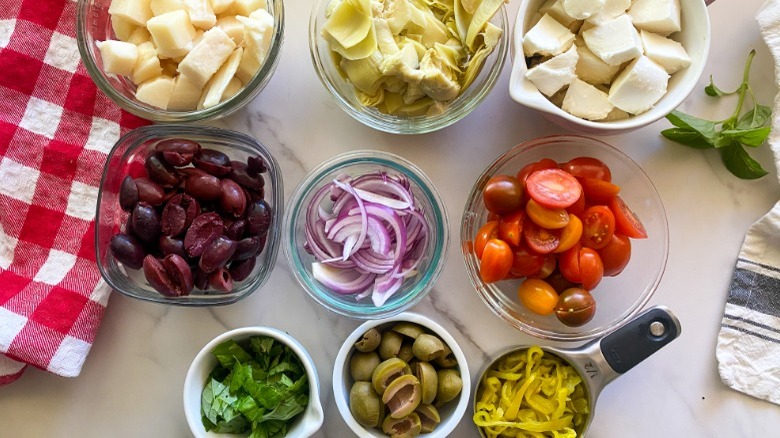 chopped veggies in bowls 