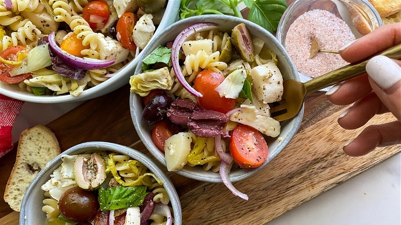 pasta salad in 2 bowls