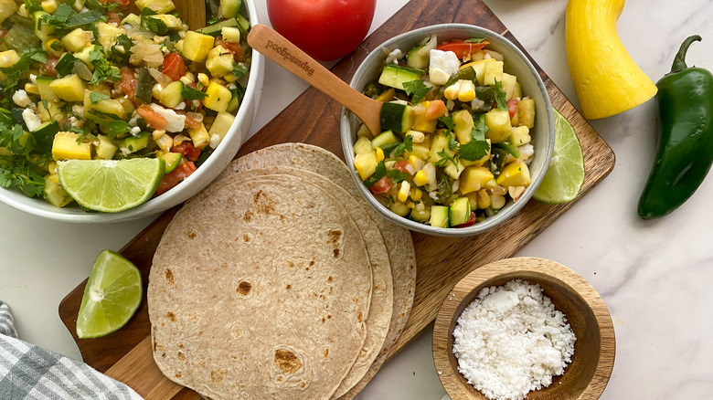 calabacitas with tortillas 