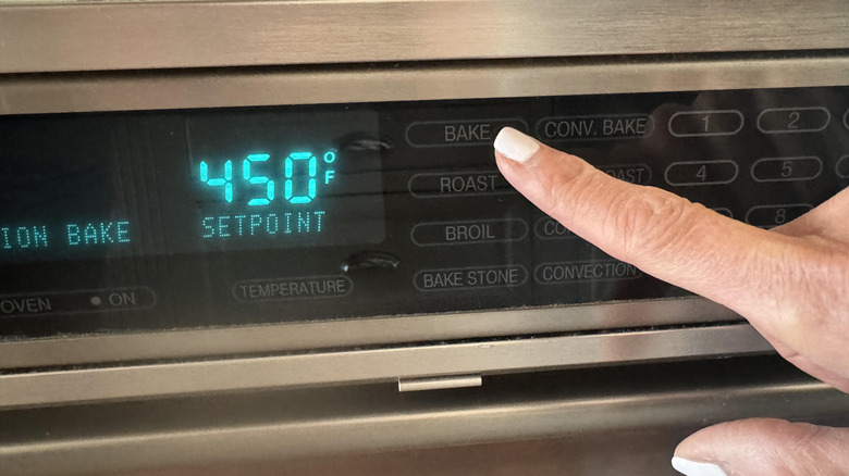 finger setting oven temperature