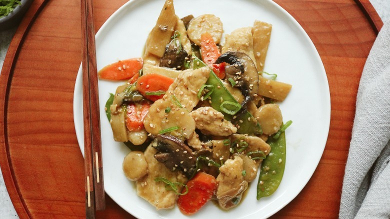 plated moo goo gai pan