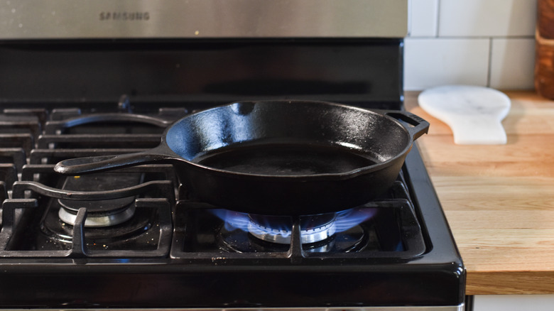 cast iron pan heating up