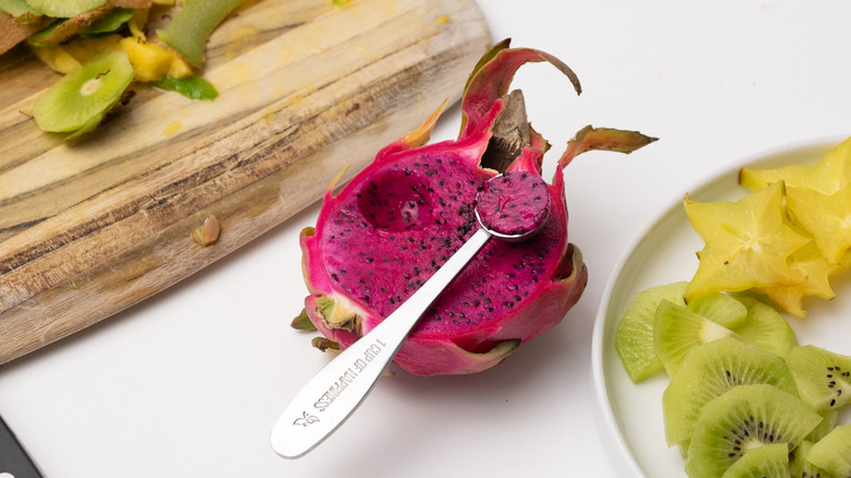 vibrant tropical smoothie bowl