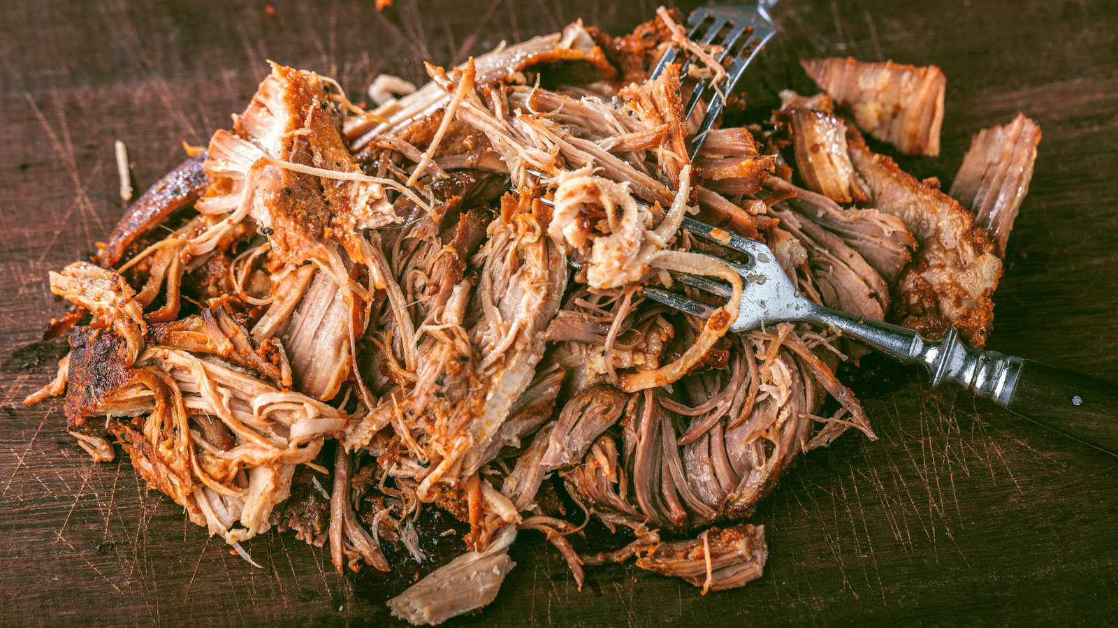 Vinegar-Based Sauce Is Key For Balancing Pulled Pork That's Too Salty