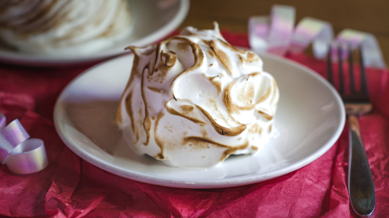 single serving of baked Alaska