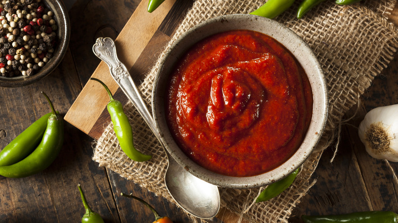 A bowl of sriracha and its ingredients