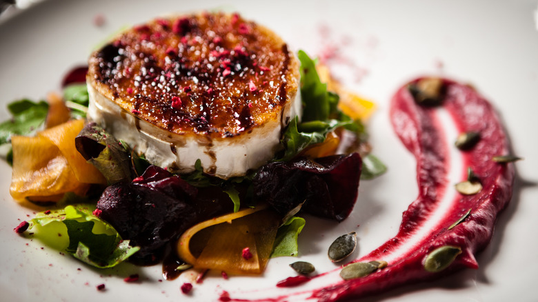 Salad with broiled goat cheese