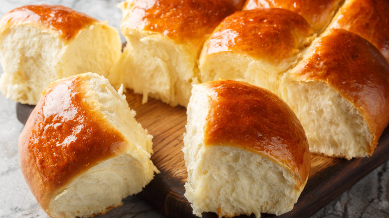 Sweet Hawaiian bread rolls pulled apart