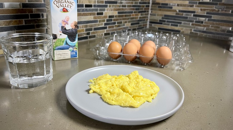 Scrambled eggs on plate