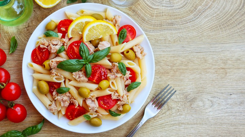 pasta salad with tomatoes tuna lemon