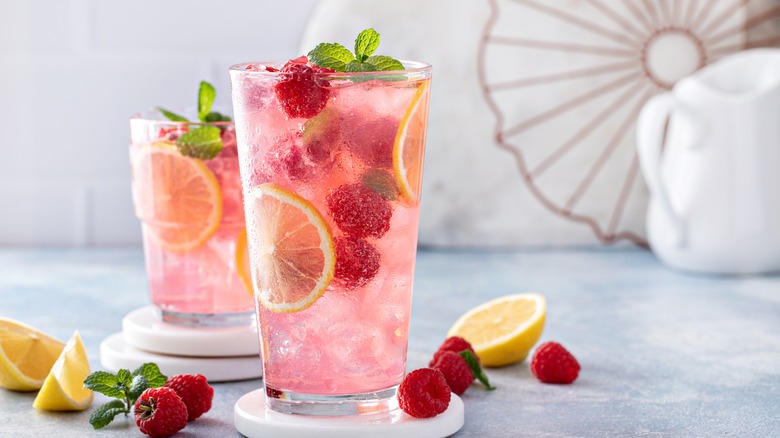 Mocktail lemonade with strawberries