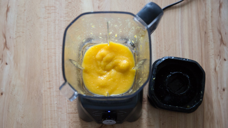 Mango margarita in blender