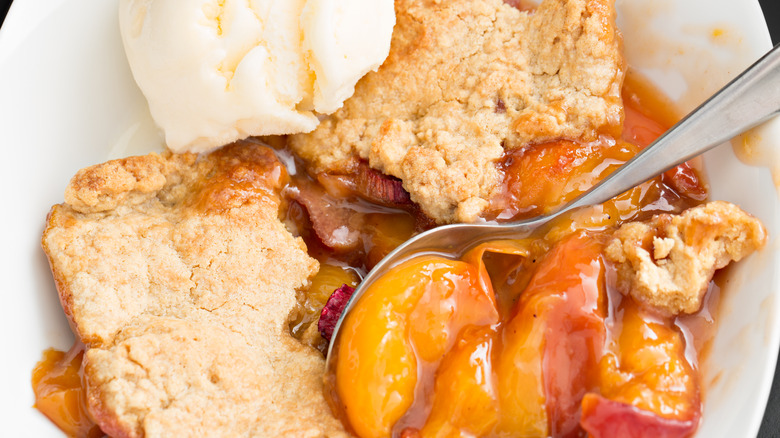 Peach cobbler with ice cream