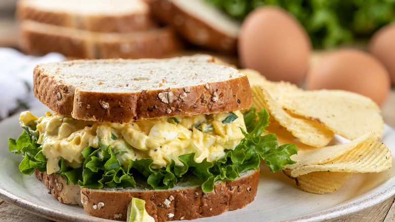 Egg salad with chips