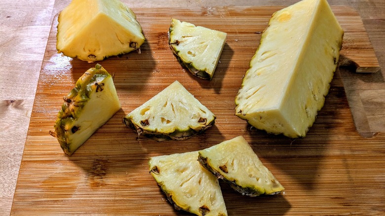 pineapple slices and chunks