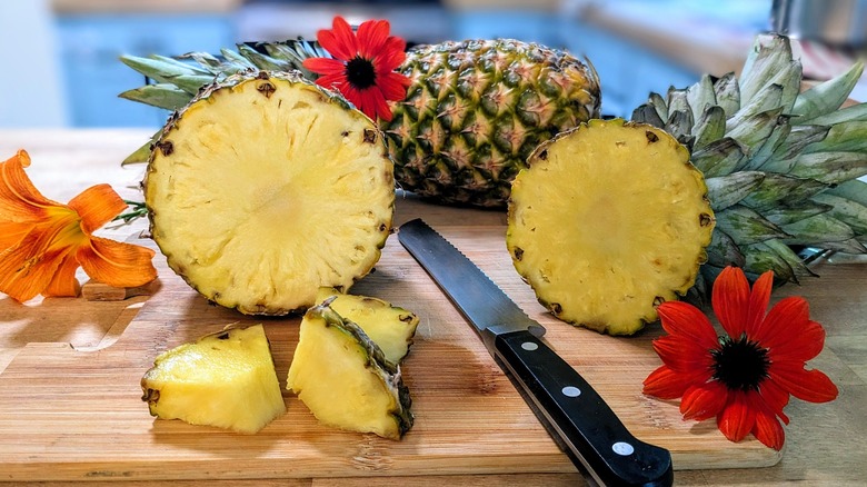 pineapple pieces and knife