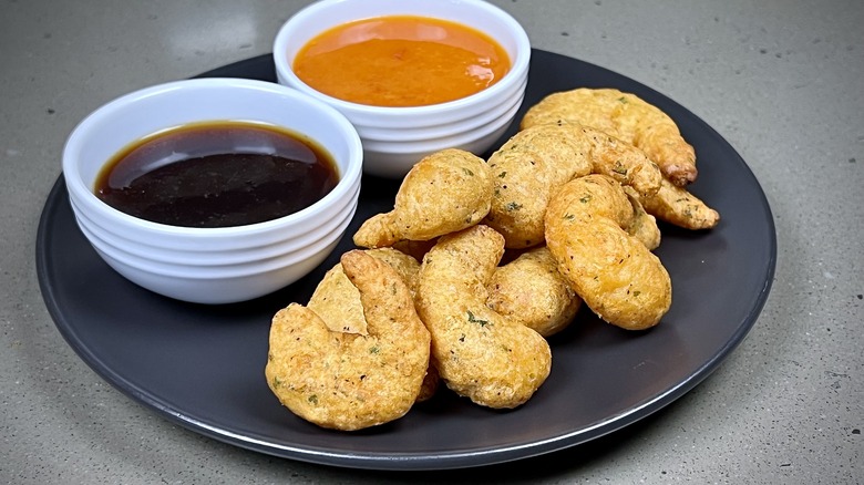 Breaded shrimp with sauces