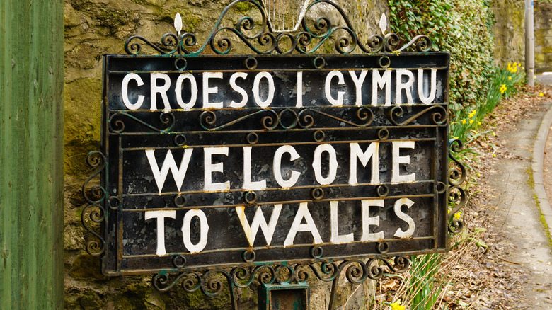 Welcome to Wales sign