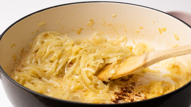 Caramelizing onions in pan