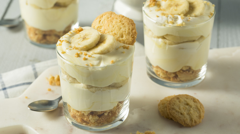 banana pudding with cookies