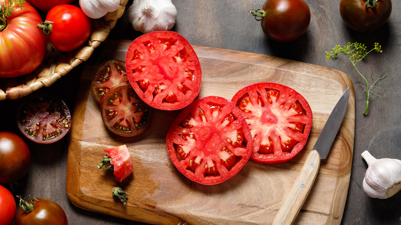 sliced brandywine tomatoes